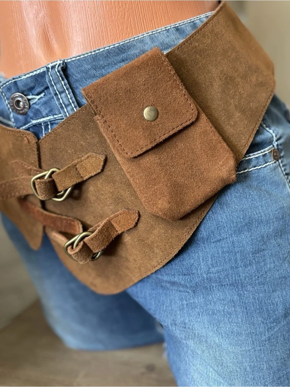 Women’s VTG. Newport News Genuine Leather Suede Wide Pouch Hip Belt S/M NEW